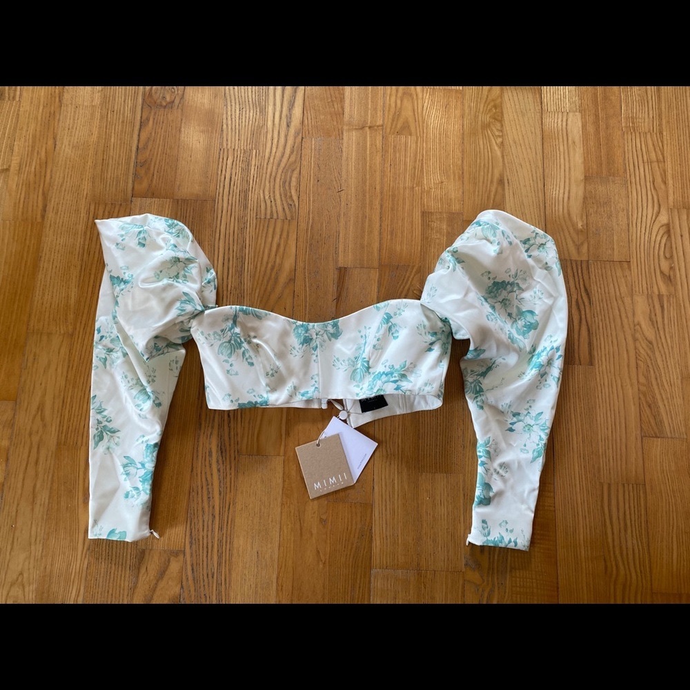 Stunning cropped blouse NEW
